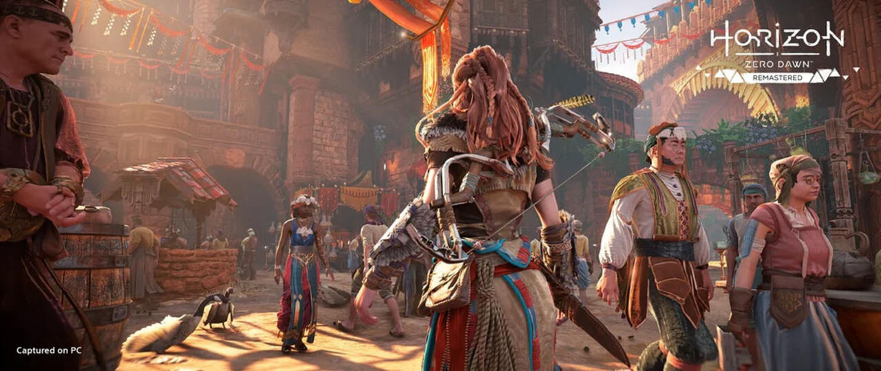 A chegada de Aloy à cidade em Zero Dawn Remastered.