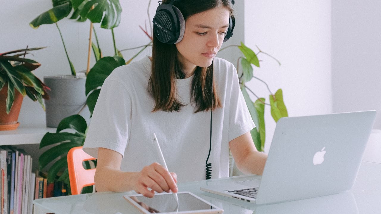 Freelancer e trabalho remoto: oportunidades, desafios e uma maneira de encontrar a si mesmo