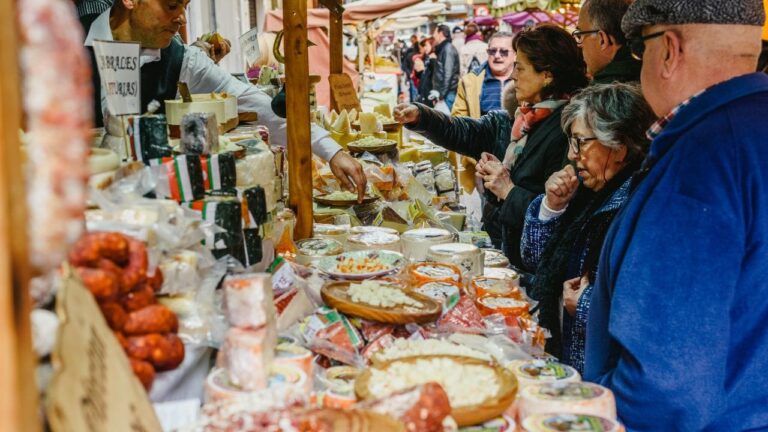 Redes de Convívio: As Feiras Como Ecossistemas de Inovação Local Redes de Convívio: As Feiras Como Ecossistemas de Inovação Local